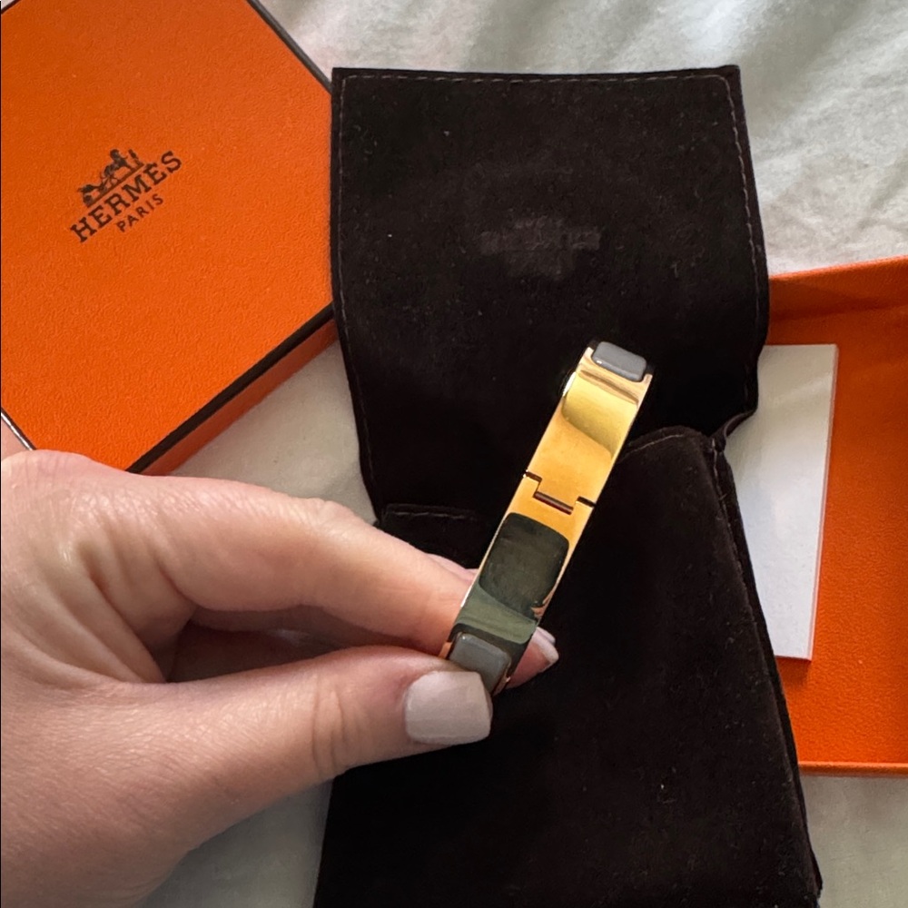 Hermès Clic H Rosegold and Gray Bracelet - Picture 6 of 7